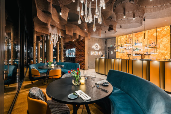 MOLO Restaurant