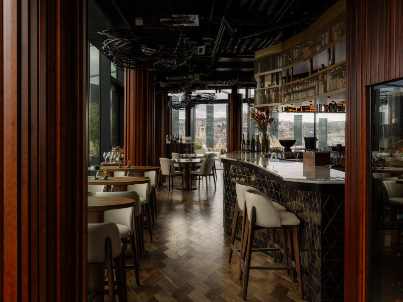 Reason Restaurant
A Setting Worthy of Dinner of the Year